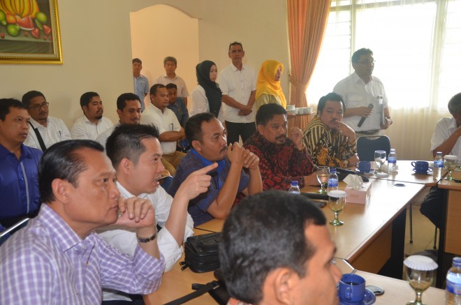 Rombongan Komisi VI DPR RI saat mengunjungi PTPN VI,  Selasa (2/8).